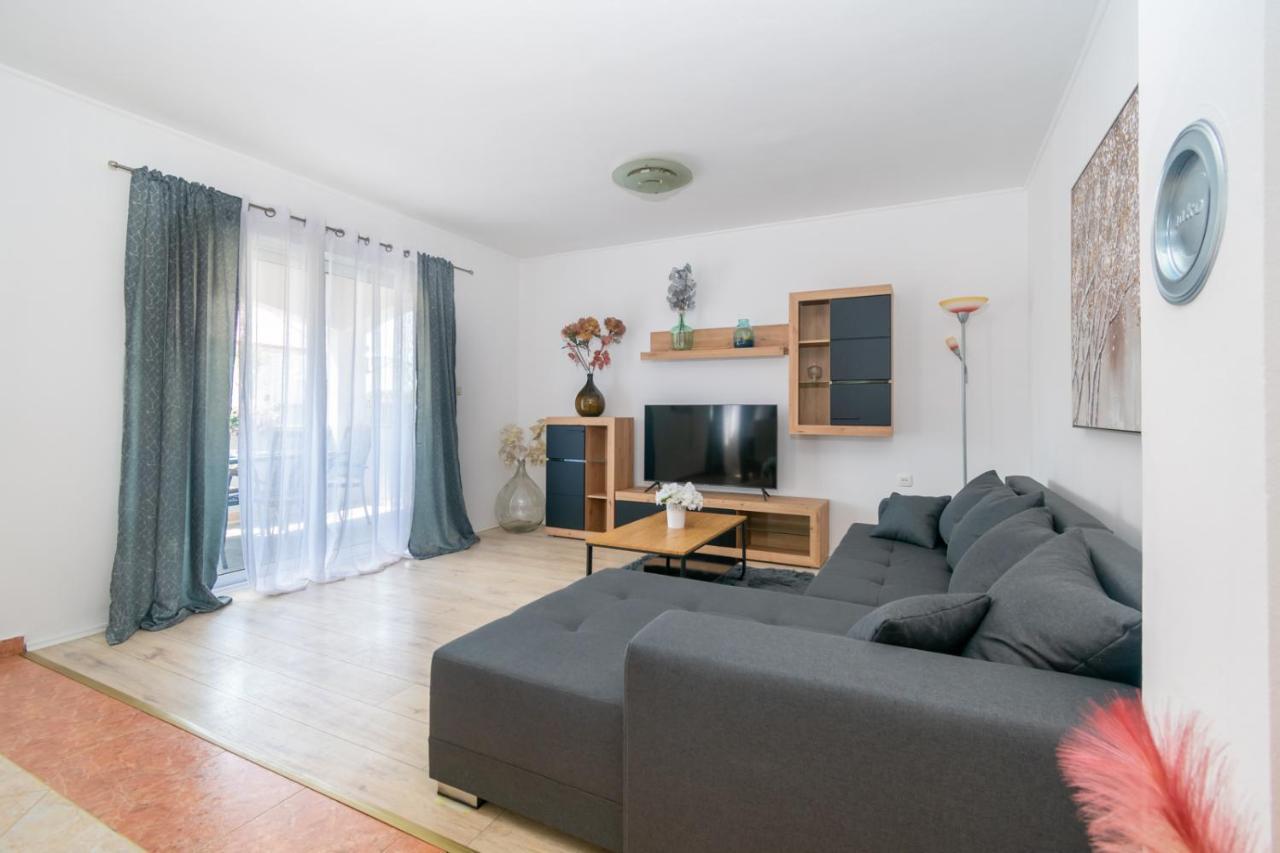 Modern Apartment With Private Pool Bibinje Kültér fotó