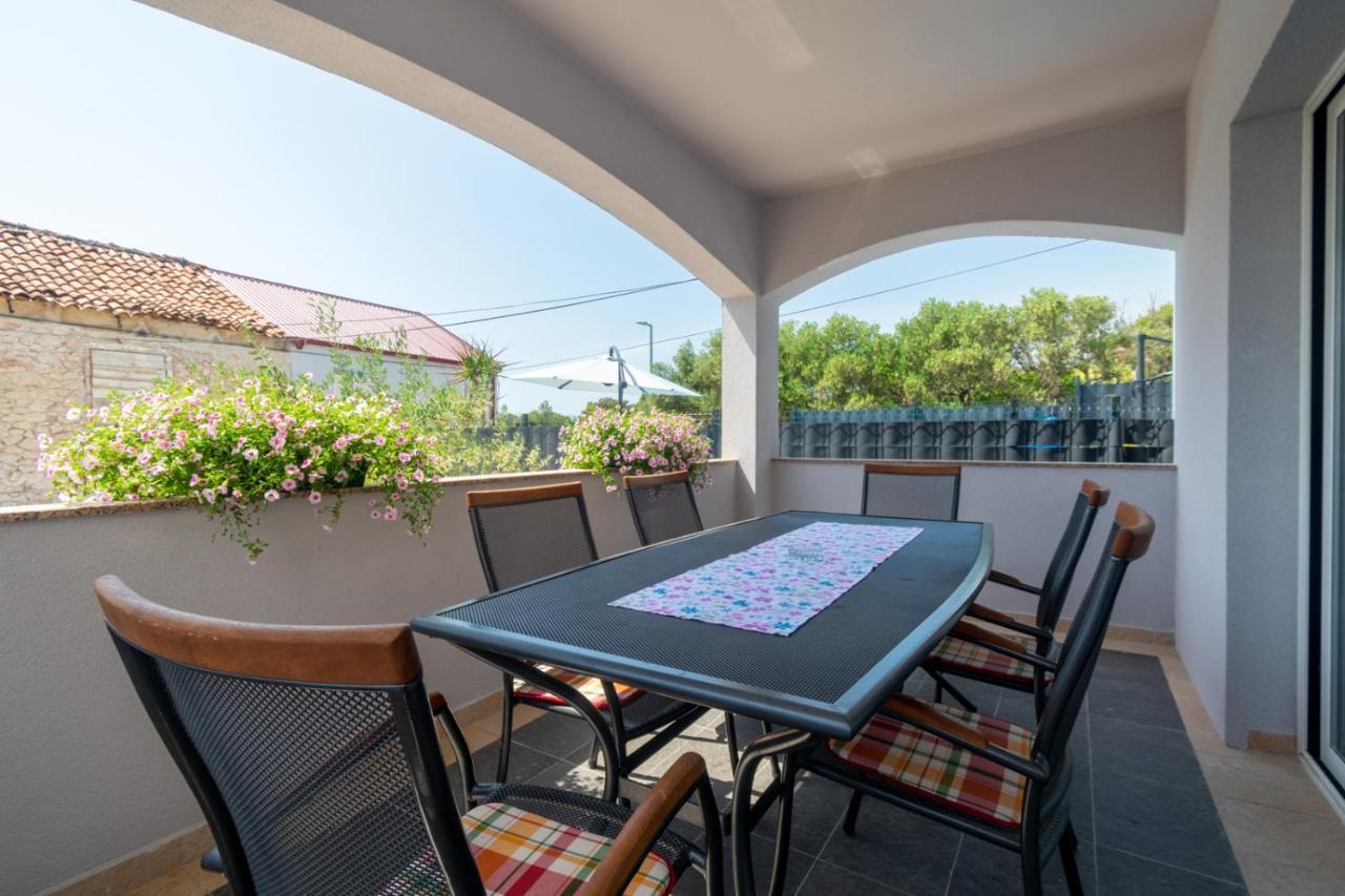 Modern Apartment With Private Pool Bibinje Kültér fotó