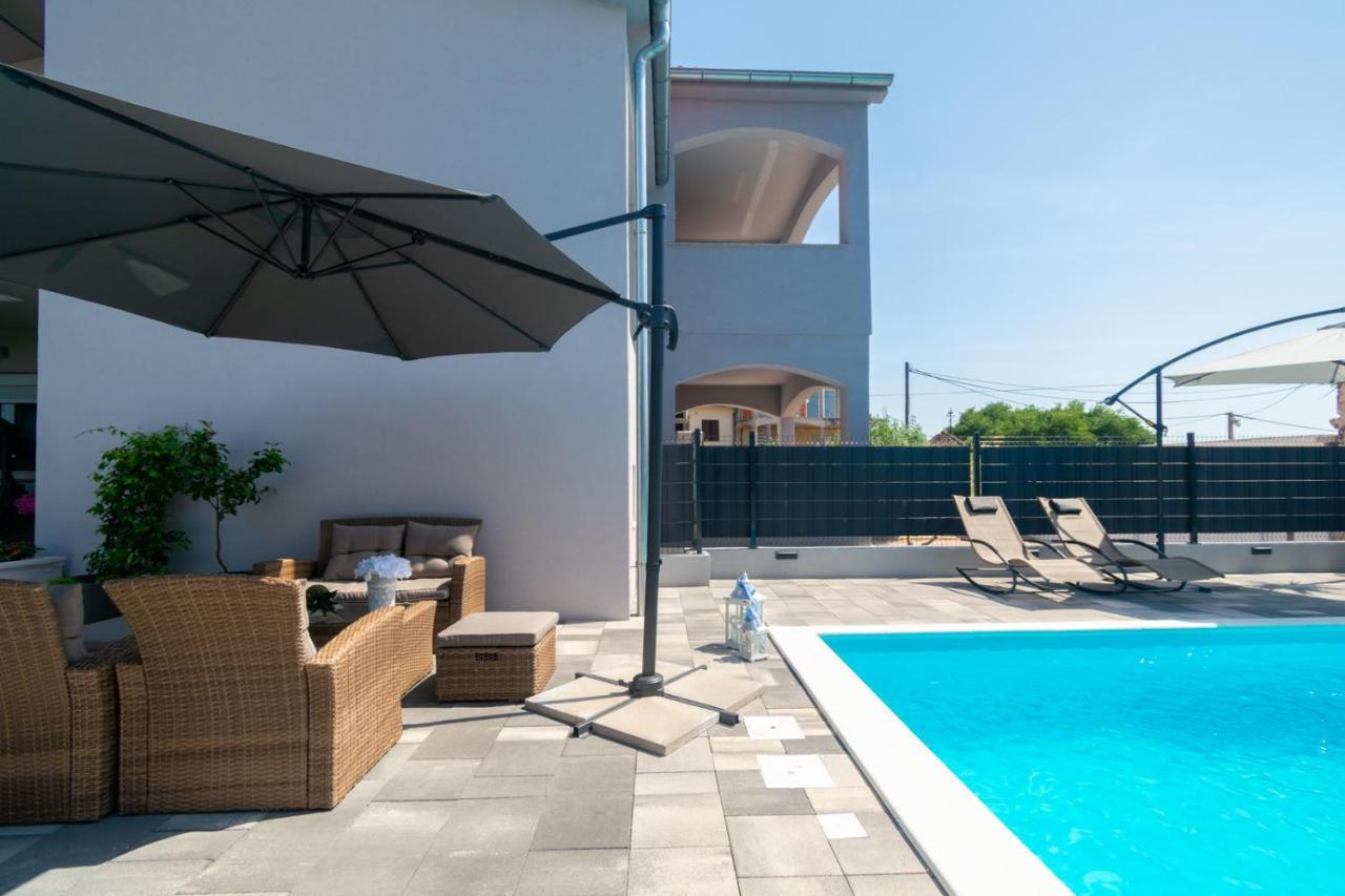 Modern Apartment With Private Pool Bibinje Kültér fotó